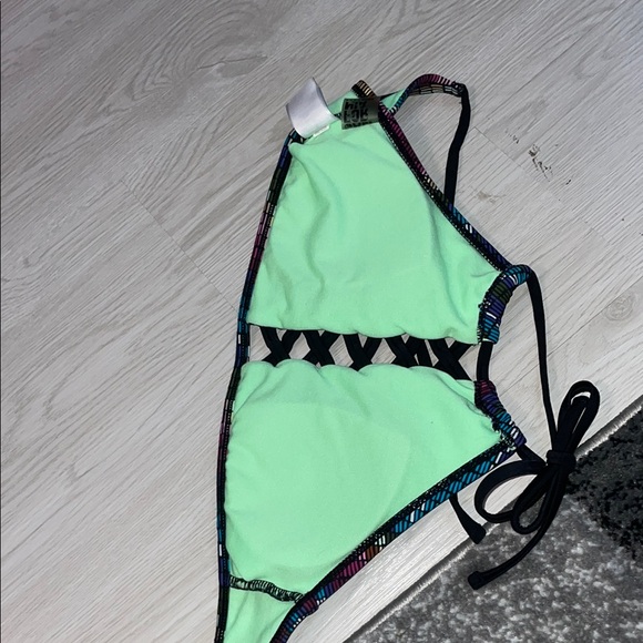 Multicolor Halter Top - Picture 5 of 5